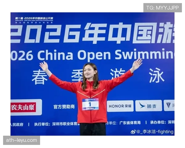 李冰洁赛场冷若冰山，休息日像刚从豪宅出来的闺蜜，我真看不懂